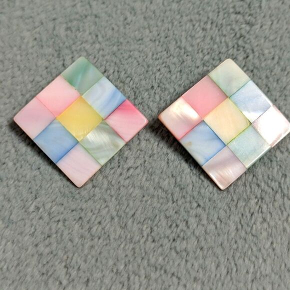 Vintage 80's Mosaic Pastel Mother of Pearl Square Pierced Earrings - Picture 4 of 8